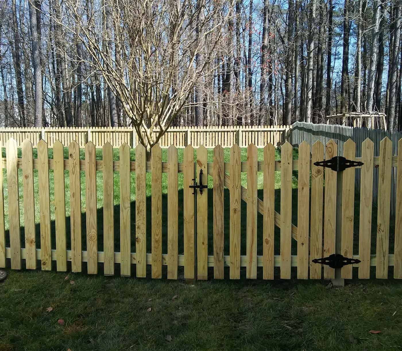 Wood picket fence by Solid Structures